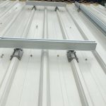 Instalacja solarna z zaciskiem dachowym blaszanym